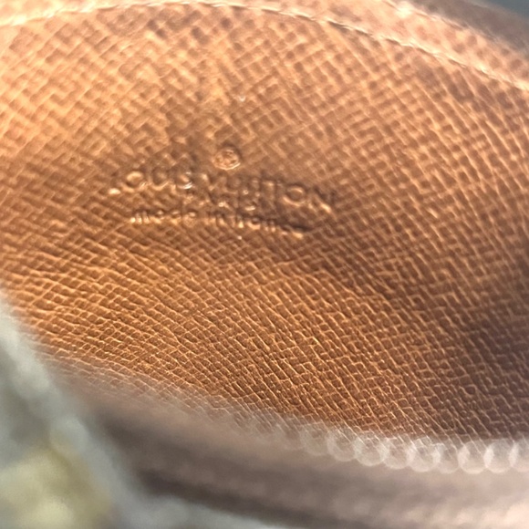 Louis Vuitton Monogram Pochette Secret 1988 | Vintage Mini Crossbody Bag - Picture 12 of 16